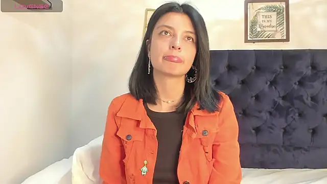 AneeSmith online show from December 13, 2024, 11:39 pm