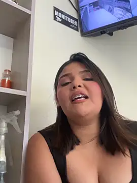 Lia sexx online show from April 15, 2026, 6:56 pm