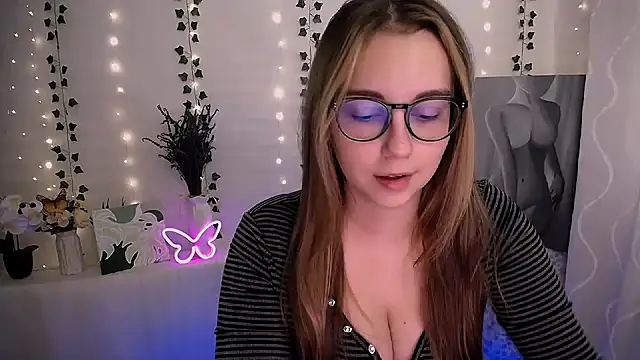 SweetPrincess  online show from September 29, 2025, 5:47 am