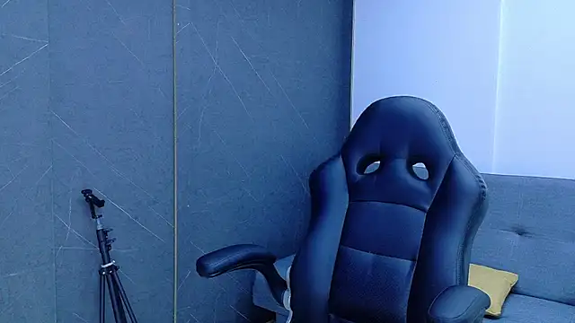 Britney taylor  online show from February 16, 2026, 7:12 pm