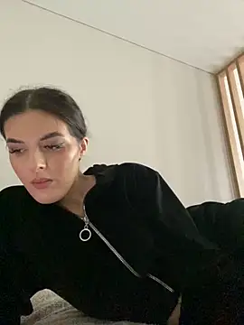 little belucci online show from November 9, 2025, 11:25 am