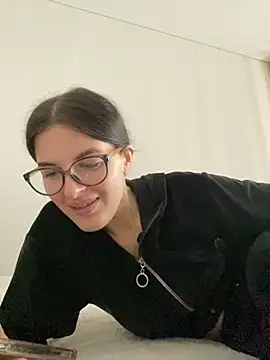 little belucci online show from November 19, 2025, 11:10 am