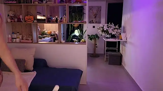 Snapshot of _alleyesonme_ chatting on October 31, 2025, 4:14 pm alleyesonme online show from October 31, 2025, 4:14 pm