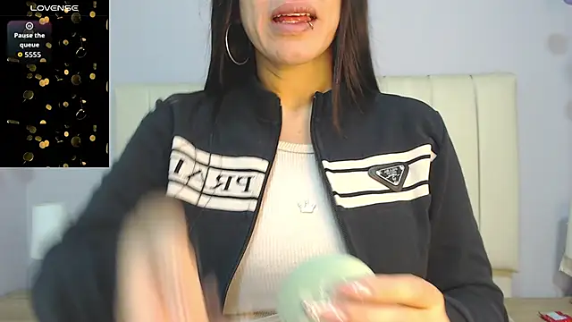 amy le01 online show from November 21, 2025, 1:32 pm