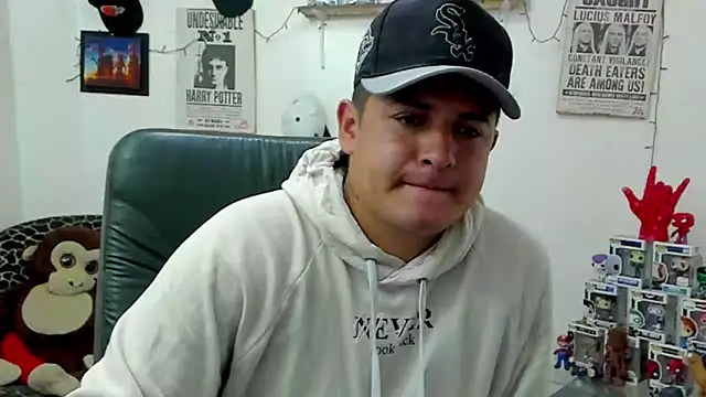 Snapshot of ney_22 chatting on February 18, 2025, 4:14 pm ney 22 online show from February 18, 2025, 4:14 pm