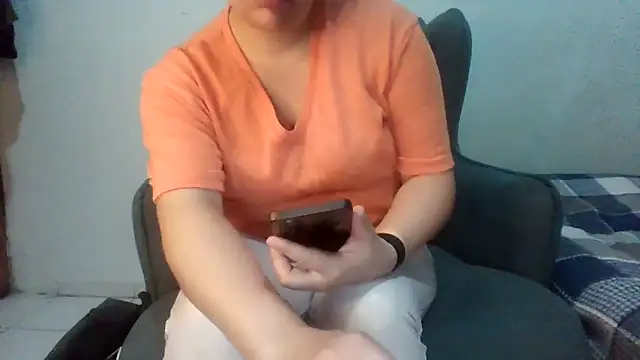 Snapshot of insatiableeee chatting on December 22, 2025, 9:04 pm insatiableeee online show from December 22, 2025, 9:04 pm