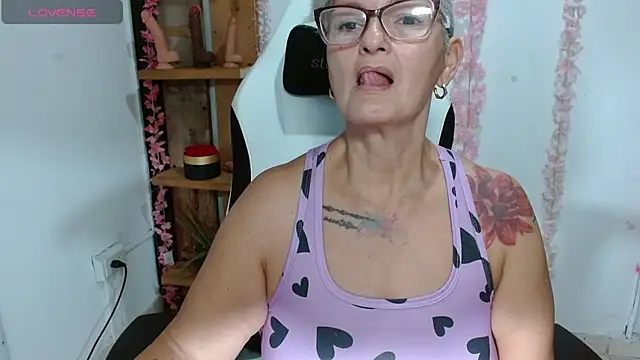 Snapshot of bety-cum2 chatting on July 15, 2026, 10:55 am bety-cum2 online show from July 15, 2026, 10:55 am