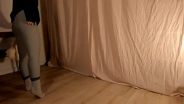 Snapshot of hee_jeen chatting on February 21, 2025, 4:05 pm hee jeen online show from February 21, 2025, 4:05 pm