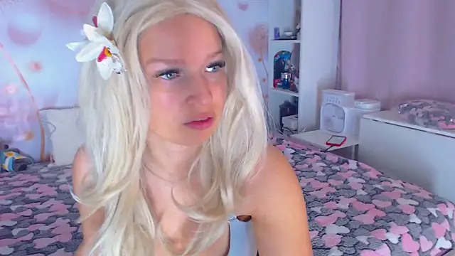 mooncandygirl online show from May 16, 2026, 4:55 am