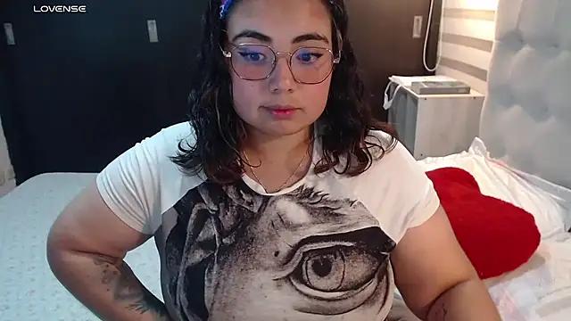 Snapshot of yini_angel chatting on June 26, 2026, 4:07 am yini angel online show from June 26, 2026, 4:07 am