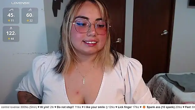 Snapshot of yini_angel chatting on June 23, 2026, 3:15 am yini angel online show from June 23, 2026, 3:15 am