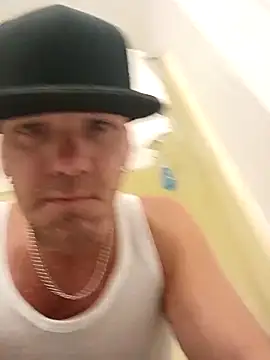 camsterman89 online show from April 16, 2026, 2:01 am