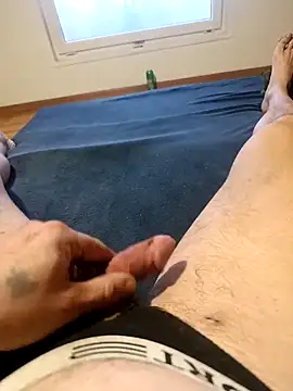 Morrriartixh online show from December 18, 2025, 1:48 pm