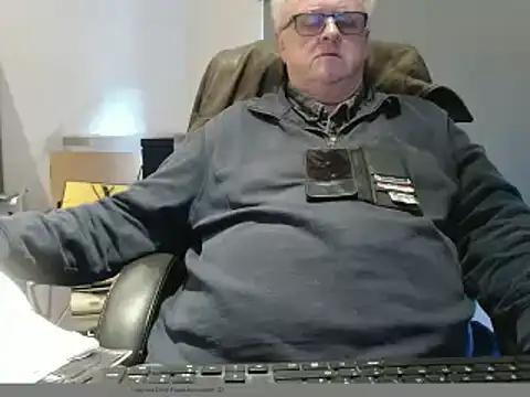 Snapshot of bigbadjon69 chatting on February 4, 2026, 2:23 pm bigbadjon69 online show from February 4, 2026, 2:23 pm