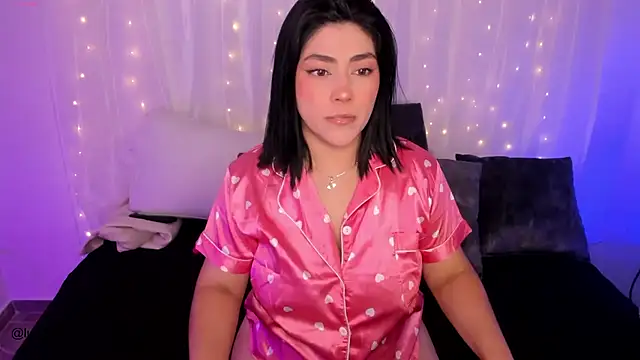 lucy26  online show from October 23, 2025, 1:37 am