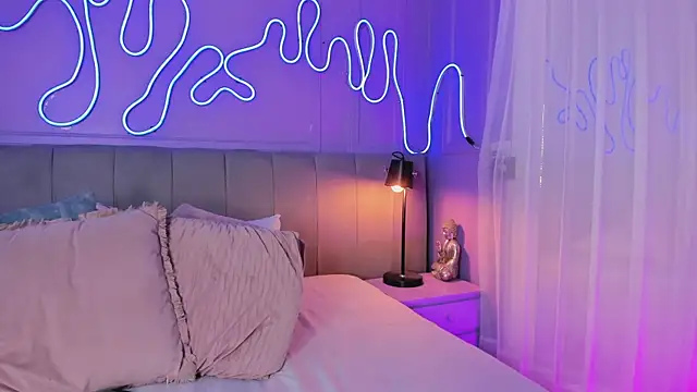 Sofly s online show from October 28, 2025, 12:04 pm