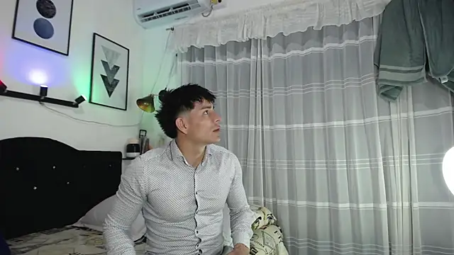 Snapshot of Tomas_and_liam chatting on February 13, 2026, 9:15 pm Tomas and liam online show from February 13, 2026, 9:15 pm