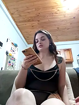 Snapshot of Emmacut chatting on October 9, 2025, 1:11 pm Emmacut online show from October 9, 2025, 1:11 pm