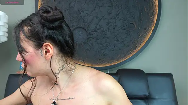 miss sharlotte18 online show from November 5, 2025, 6:11 pm