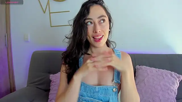 Amatiista online show from January 15, 2026, 4:21 pm