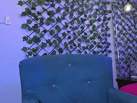 Snapshot of AnnyMilet_ chatting on September 15, 2025, 2:50 pm AnnyMilet online show from September 15, 2025, 2:50 pm