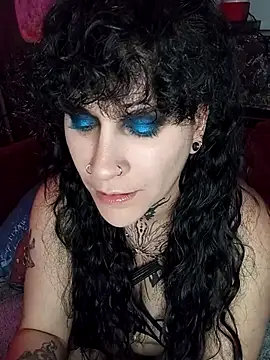 callmelouve online show from April 17, 2026, 7:06 pm