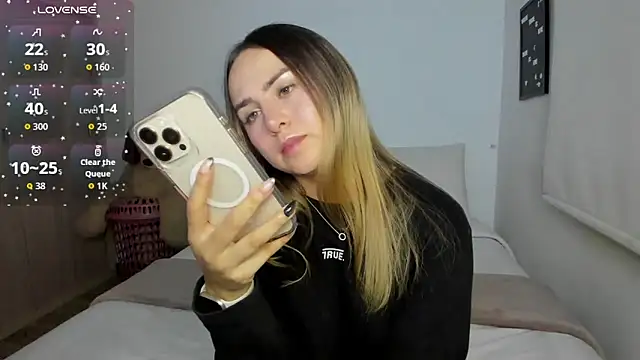 sophi mooreno online show from March 29, 2026, 1:07 am