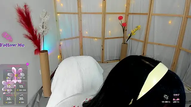 Silvanna-Moree online show from October 8, 2025, 4:51 pm