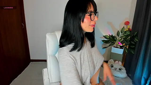 Silvanna-Moree online show from April 7, 2026, 2:19 pm