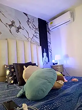 mollieblue69 online show from December 17, 2025, 1:16 pm