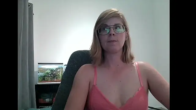 Snapshot of SavannaGirly chatting on March 12, 2025, 3:51 pm SavannaGirly online show from March 12, 2025, 3:51 pm