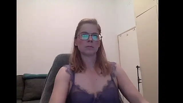 Snapshot of SavannaGirly chatting on September 19, 2025, 7:45 am SavannaGirly online show from September 19, 2025, 7:45 am