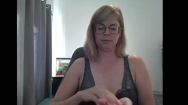 Snapshot of SavannaGirly chatting on March 1, 2025, 8:02 am SavannaGirly online show from March 1, 2025, 8:02 am