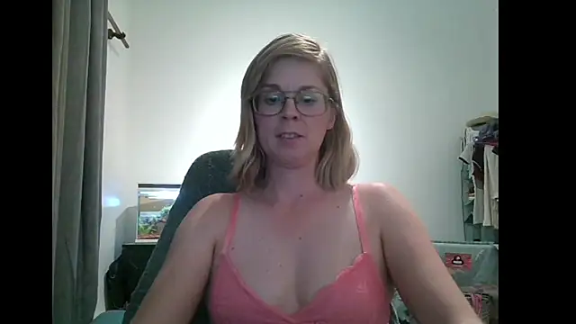 Snapshot of SavannaGirly chatting on February 23, 2025, 6:01 pm SavannaGirly online show from February 23, 2025, 6:01 pm