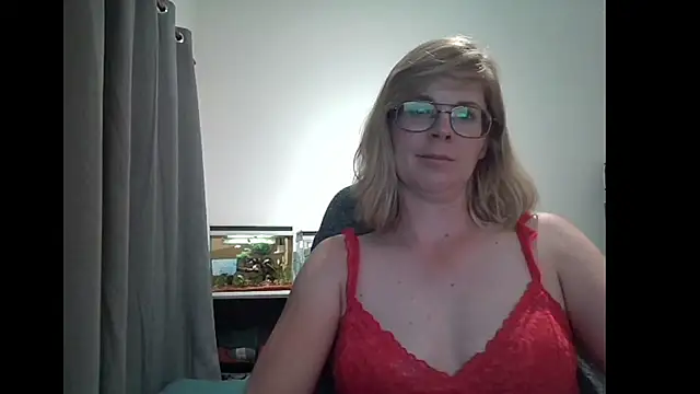 Snapshot of SavannaGirly chatting on March 7, 2025, 5:49 pm SavannaGirly online show from March 7, 2025, 5:49 pm