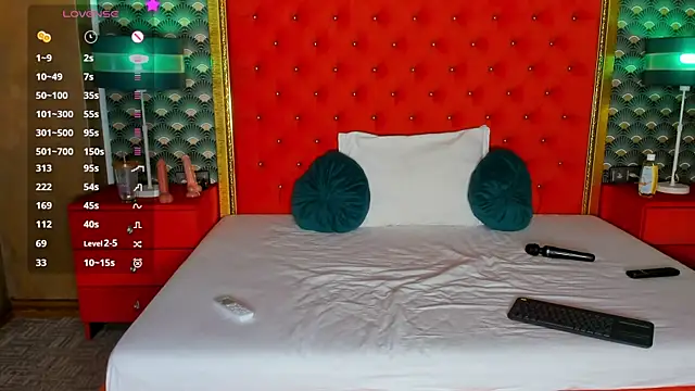 VallerieJones online show from December 5, 2025, 2:04 pm