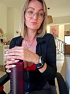 MissMialicious online show from April 9, 2026, 2:34 pm