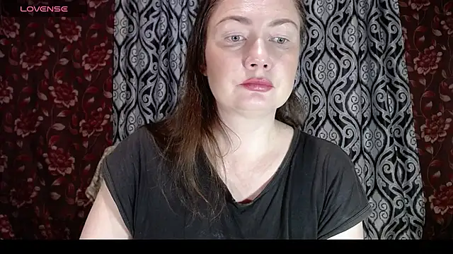 EmilyDoth online show from November 17, 2025, 2:04 am