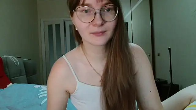 Snapshot of KiraGoldens chatting on March 16, 2026, 12:09 pm KiraGoldens online show from March 16, 2026, 12:09 pm
