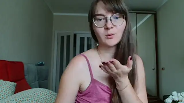 Snapshot of KiraGoldens chatting on July 10, 2026, 6:35 am KiraGoldens online show from July 10, 2026, 6:35 am