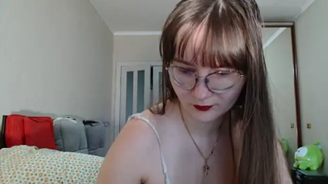 Snapshot of KiraGoldens chatting on April 13, 2026, 6:28 am KiraGoldens online show from April 13, 2026, 6:28 am