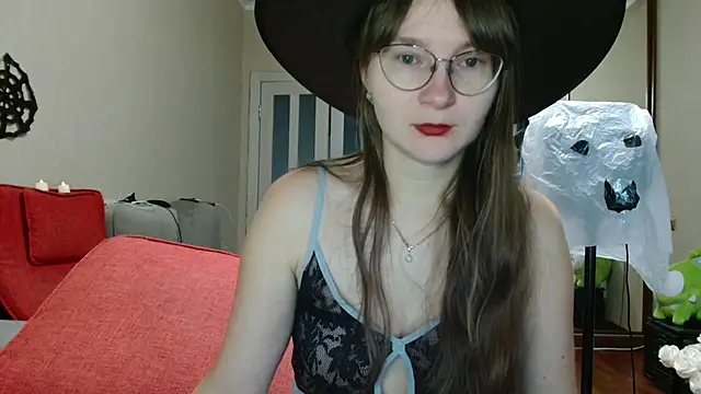 KiraGoldens online show from November 1, 2025, 6:19 am