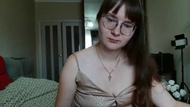 Snapshot of KiraGoldens chatting on June 17, 2026, 6:24 am KiraGoldens online show from June 17, 2026, 6:24 am