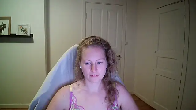 Girlnina-1995 online show from September 29, 2025, 8:58 pm