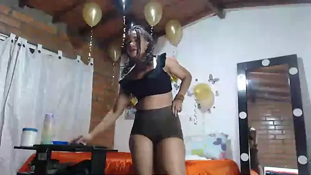 Snapshot of Bigassmommy_x chatting on March 7, 2025, 5:08 am Bigassmommy x online show from March 7, 2025, 5:08 am