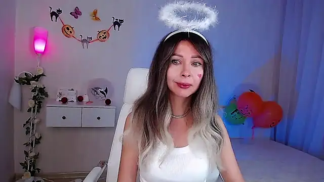 wendifoste online show from October 31, 2025, 8:05 pm