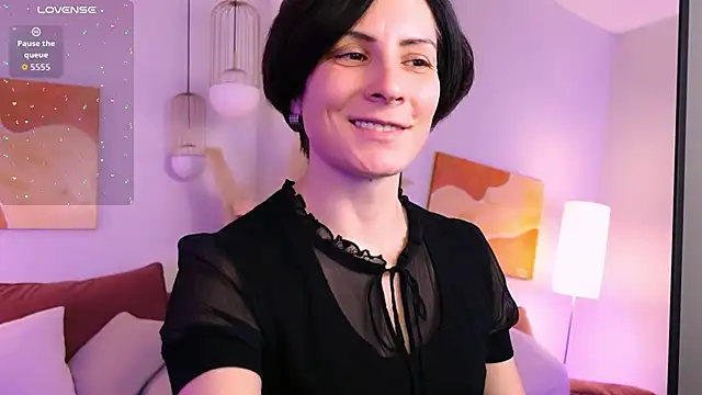 LorenDaze online show from February 18, 2026, 2:02 pm