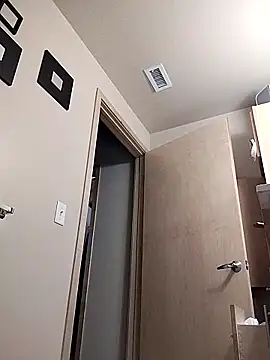 eatmeplease44 online show from February 12, 2026, 6:40 pm