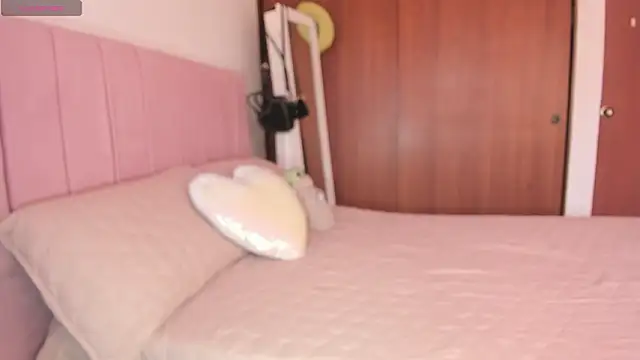 whitneyhot online show from February 9, 2026, 11:41 am