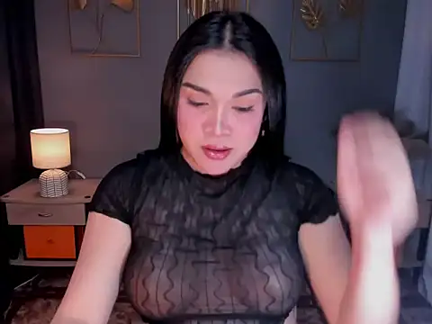 Snapshot of MaxeneCullens chatting on November 19, 2025, 3:28 am MaxeneCullens online show from November 19, 2025, 3:28 am